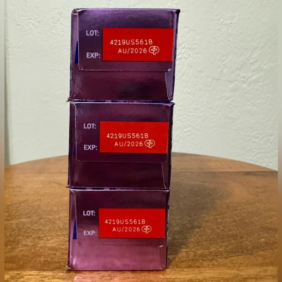 3/$6 !! - Colgate Max Fresh Whitening Anticavity Toothpaste Mint Fushion, 6.3 Oz - Picture 4 of 4